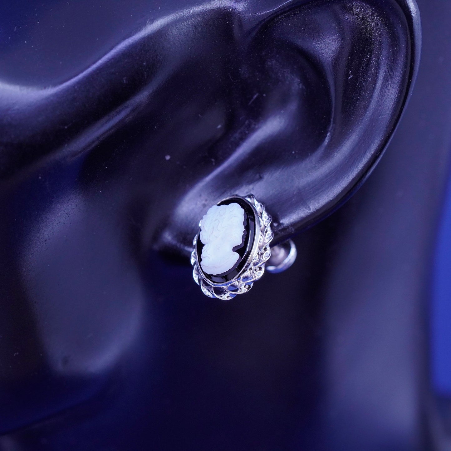 Vintage Sterling 925 silver screw back earrings with cameo