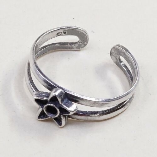 Size 2.75, Vtg Sterling Silver handmade open end Ring. 925 Band W/ Star