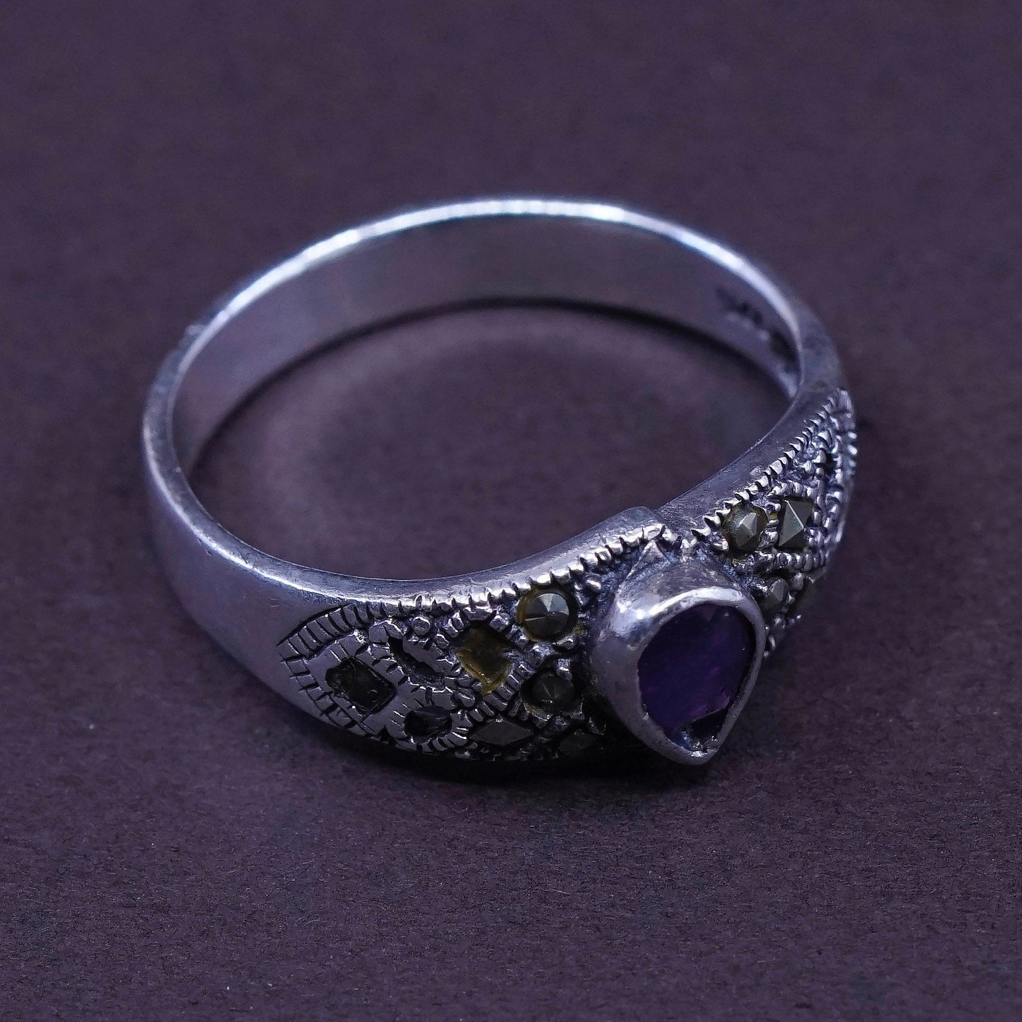 Size 8.25, vtg Sterling 925 silver handmade ring with amethyst and marcasite
