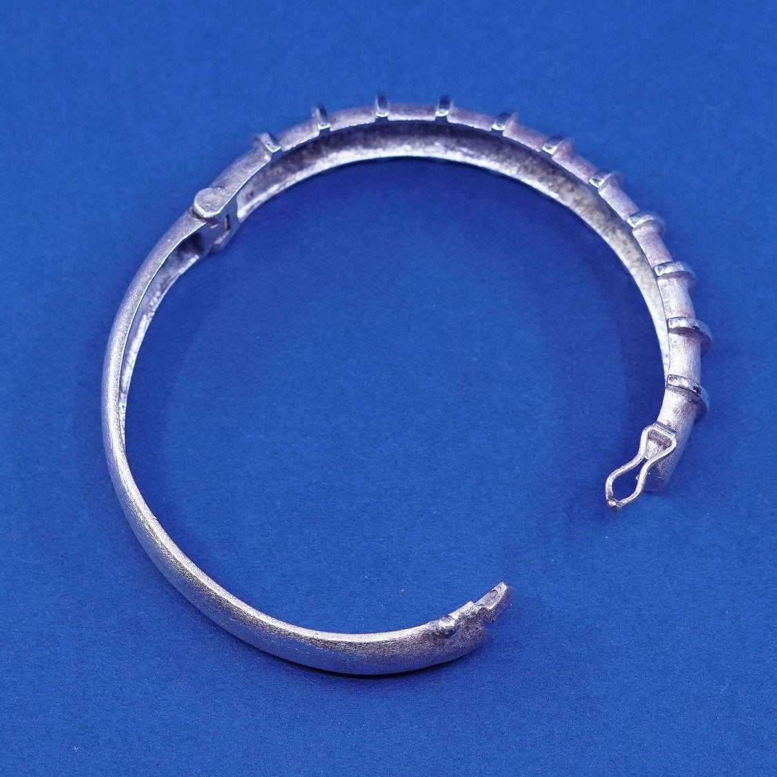 6.75", vtg sterling silver handmade bracelet, ribbed textured 925 hinged bangle