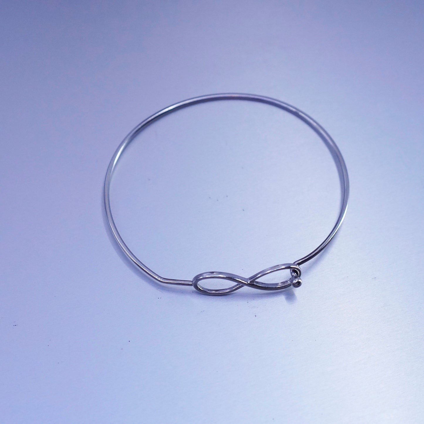 7.5”, vtg Sterling 925 silver handmade bracelet, infinity loop hinged bangle