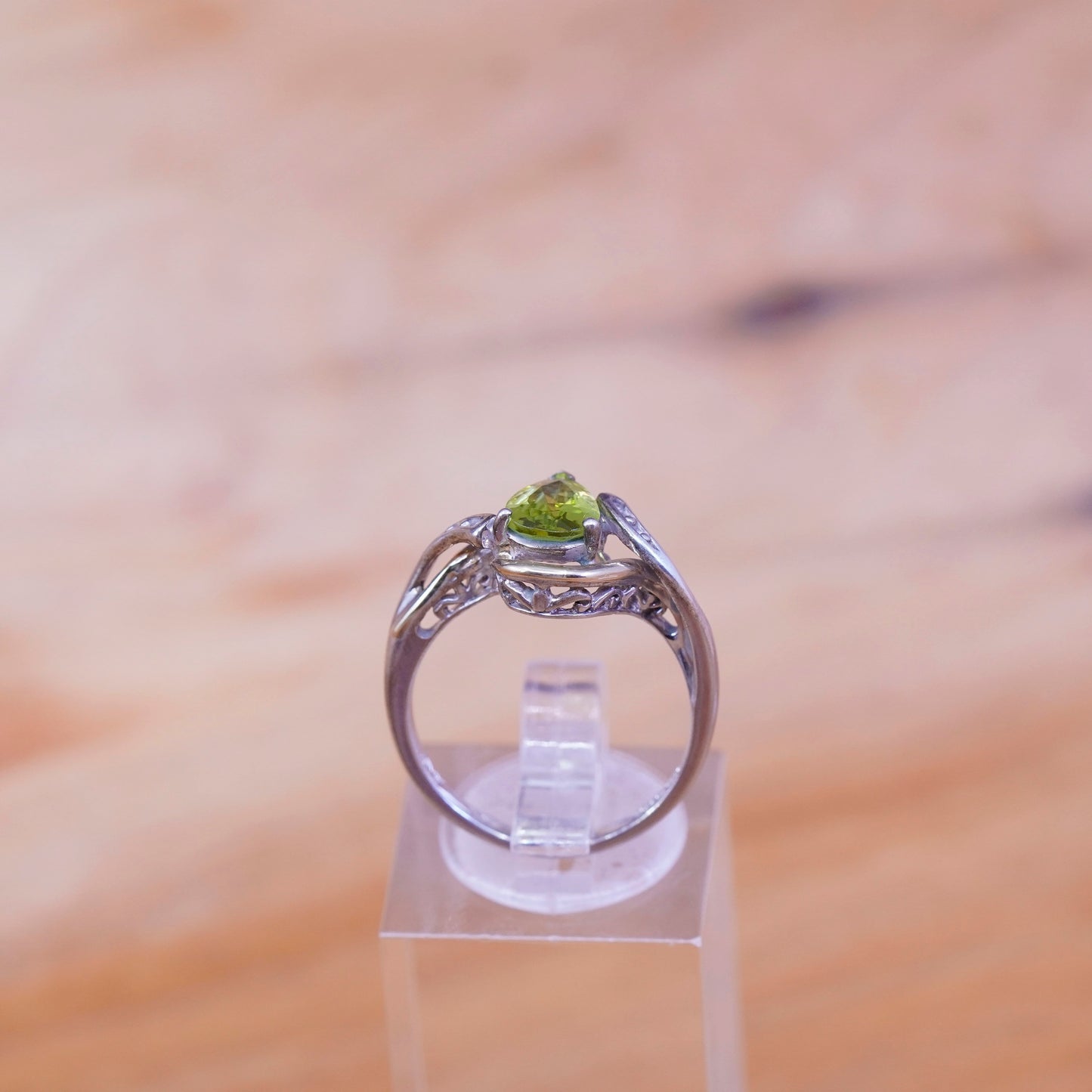 Size 7, vintage Sterling 925 silver 10K gold ring teardrop peridot and diamond