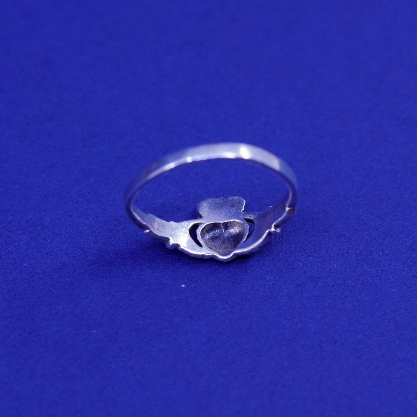 Size 5.5, Vintage sterling silver claddagh ring, holding heart 925 band