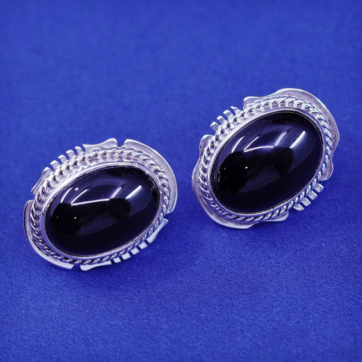 Native American Navajo arkie nelson Sterling silver earrings, 925 studs onyx