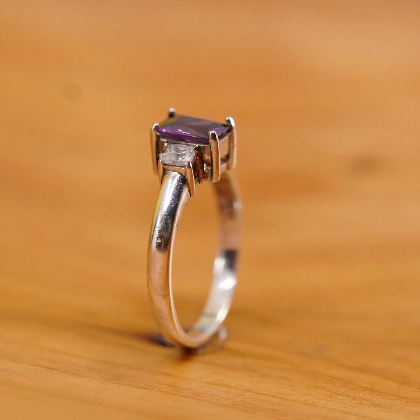 Size 8 vintage Sterling 925 silver band ring with rectangular amethyst and Cz
