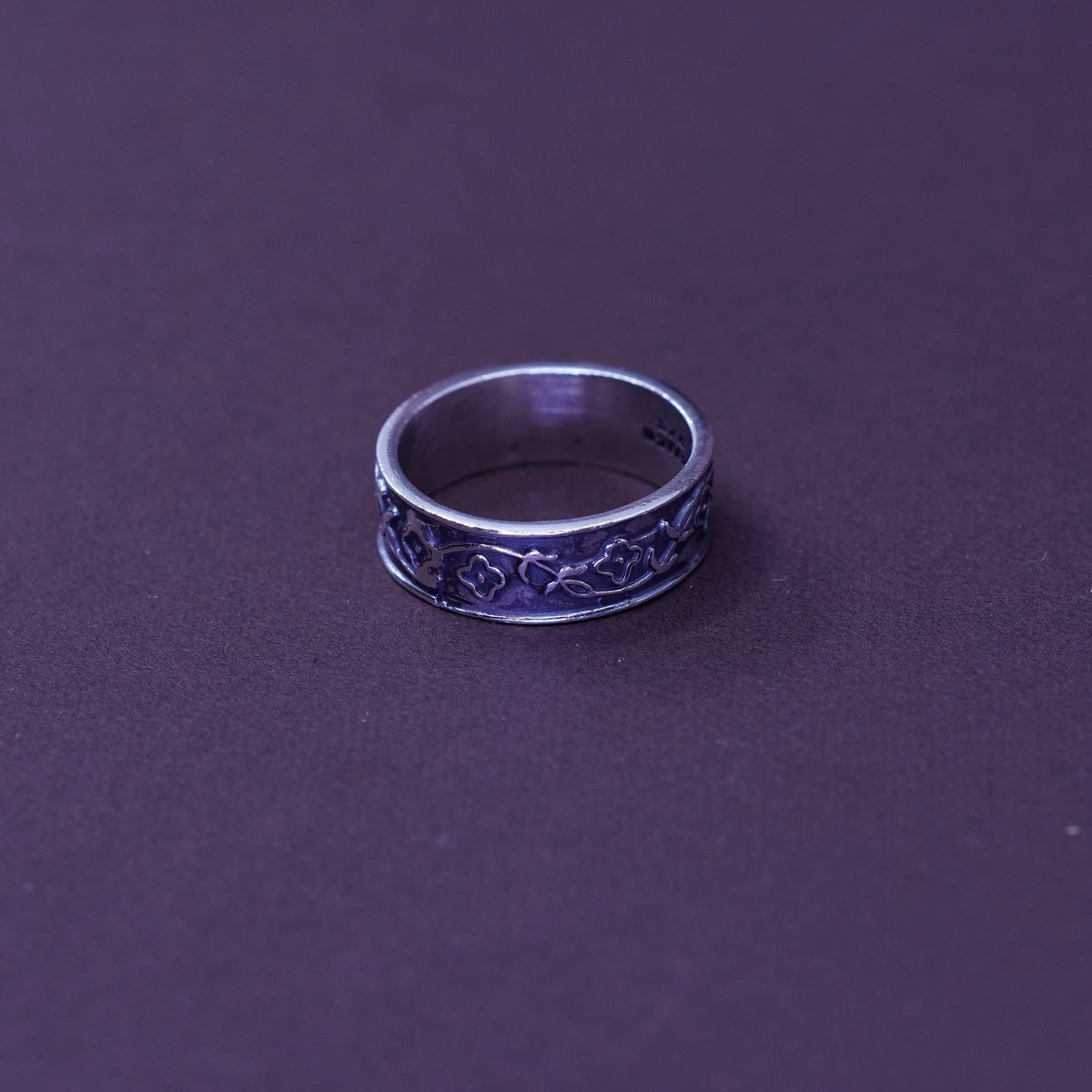 Size 8.5, vtg Sterling silver handmade ring, 925 band embossed flower and vine