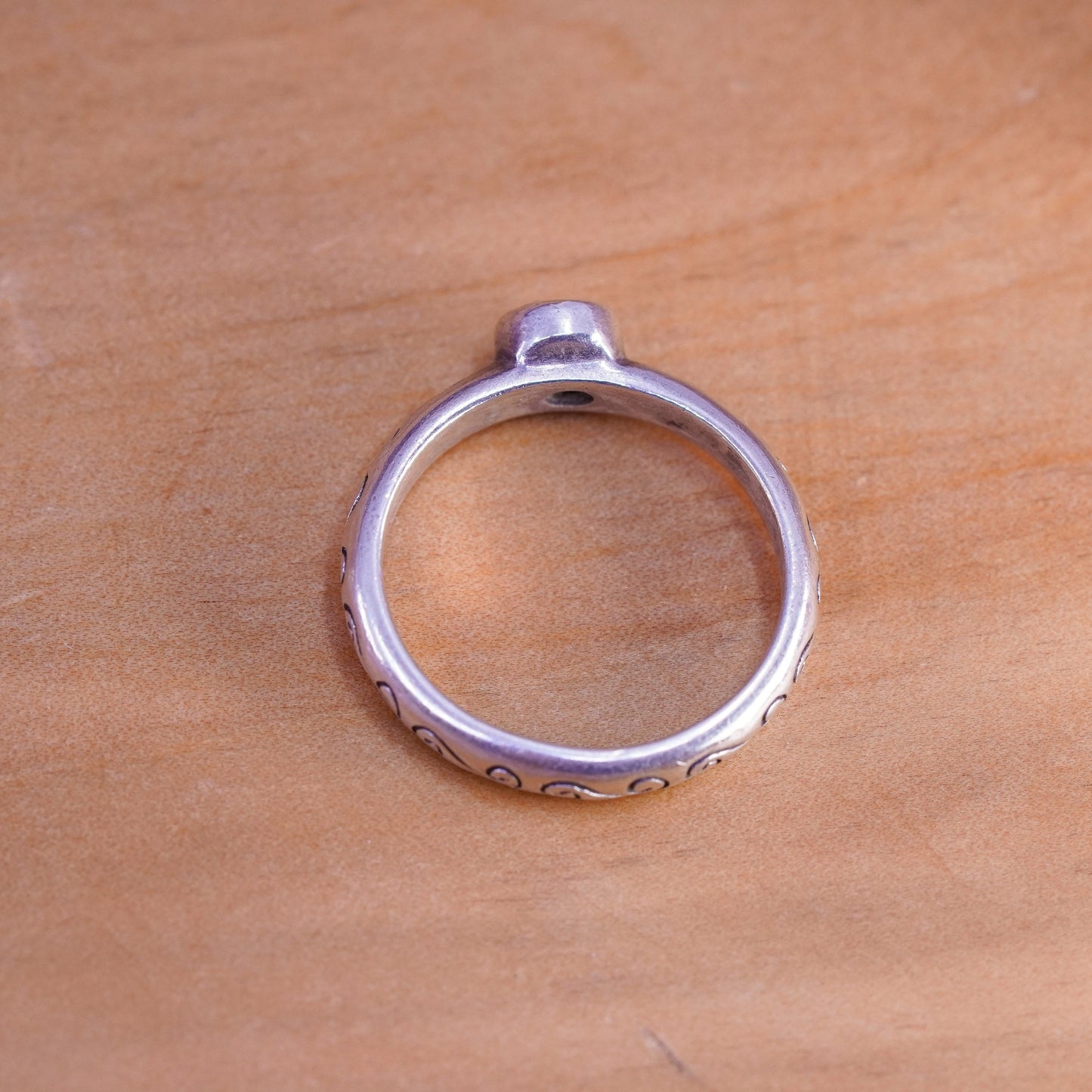size 6, vintage Sterling 925 silver handmade ring, stackable band with peridot