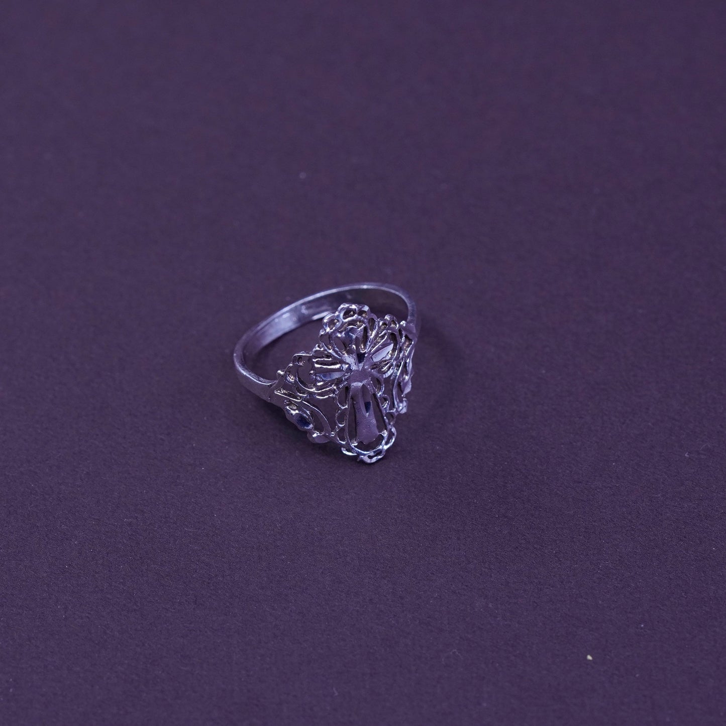 Size 5.5, 1.5g, vintage solid 14K white gold handmade filigree cross ring band