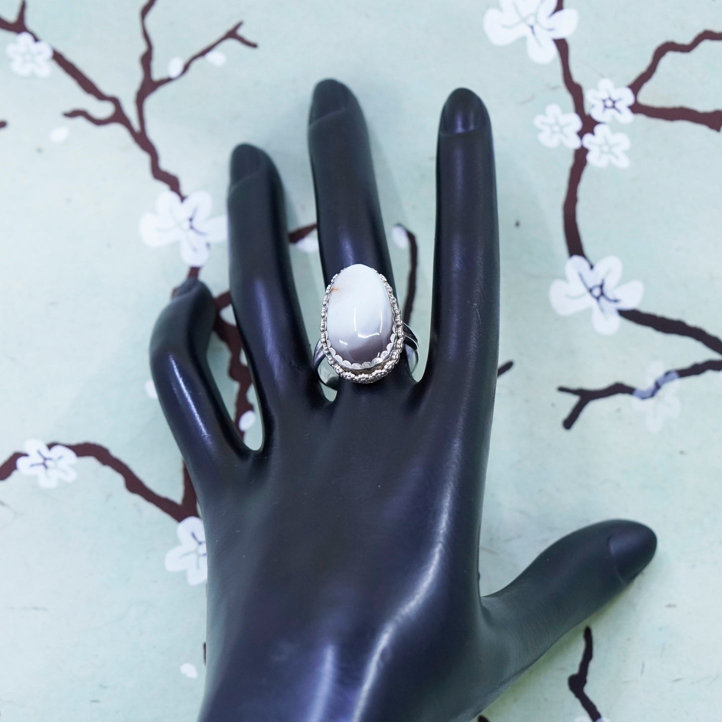 Size 9, vintage southwestern Sterling 925 silver handmade ring with agate beads