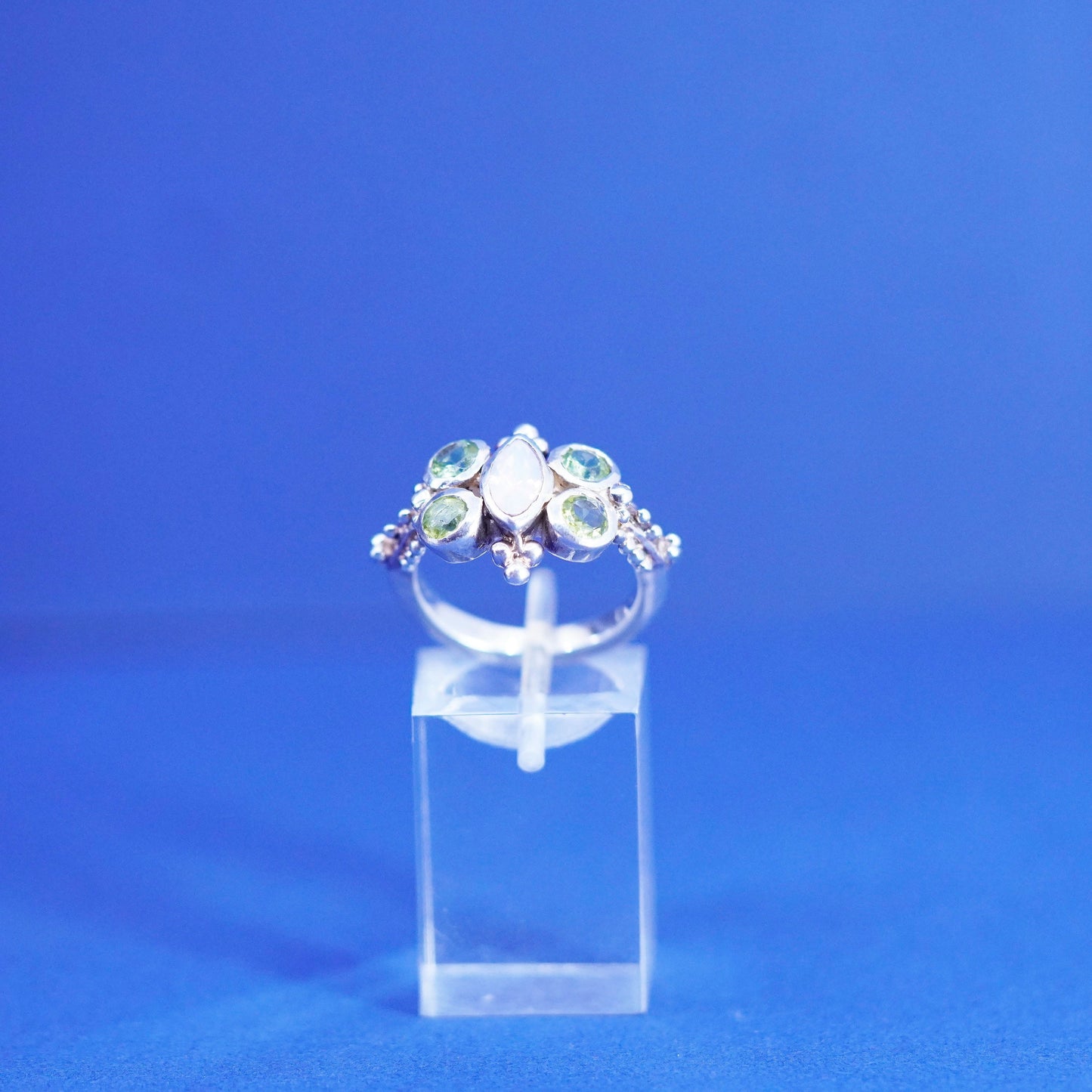 Size 7, Sterling 925 silver handmade ring with peridot and moonstone and beads