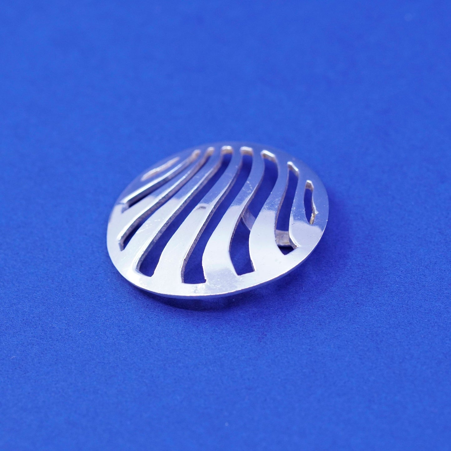 Vintage sterling silver handmade pendant, modern 925 wavy circle