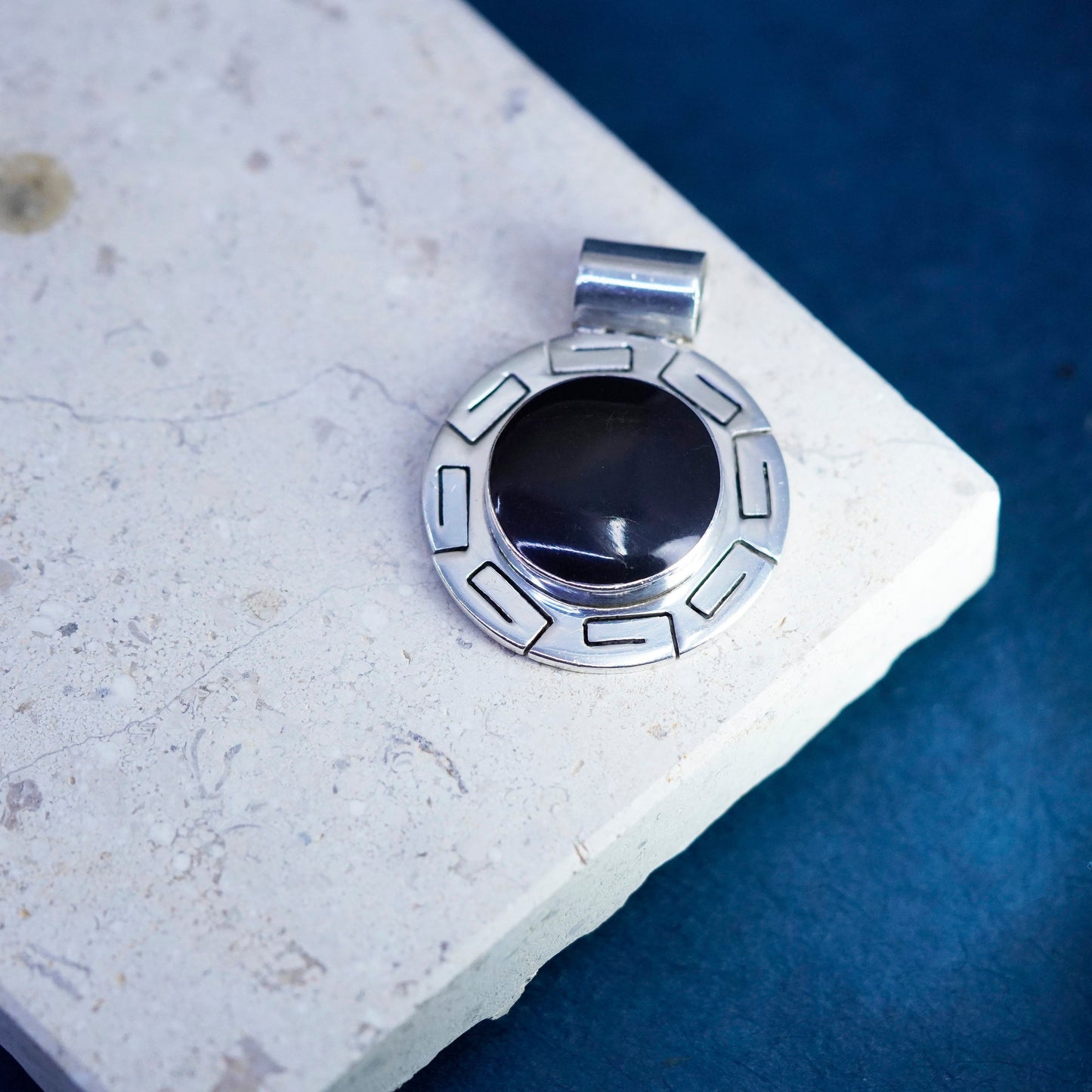 Vintage Mexico Sterling 925 silver handmade pendant with round onyx