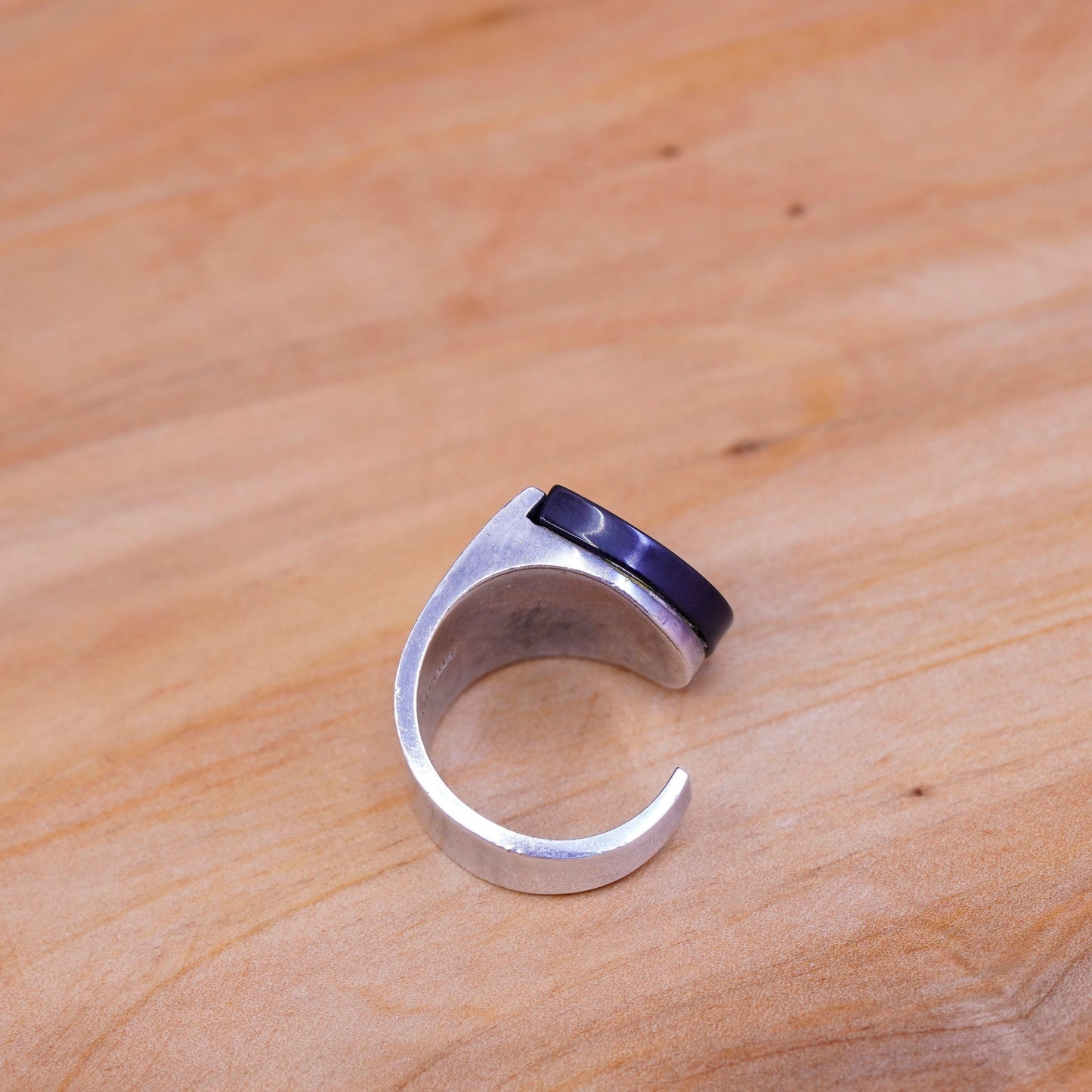 Size 7.75, vintage Sterling silver handmade ring, modern 925 open band w/ onyx