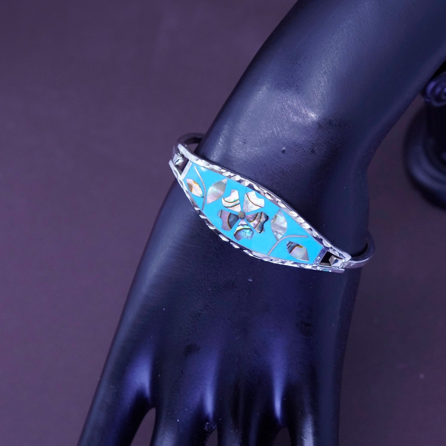 6.5”, silver bracelet, Mexico alpaca hinged ribbed bangle enamel abalone flower