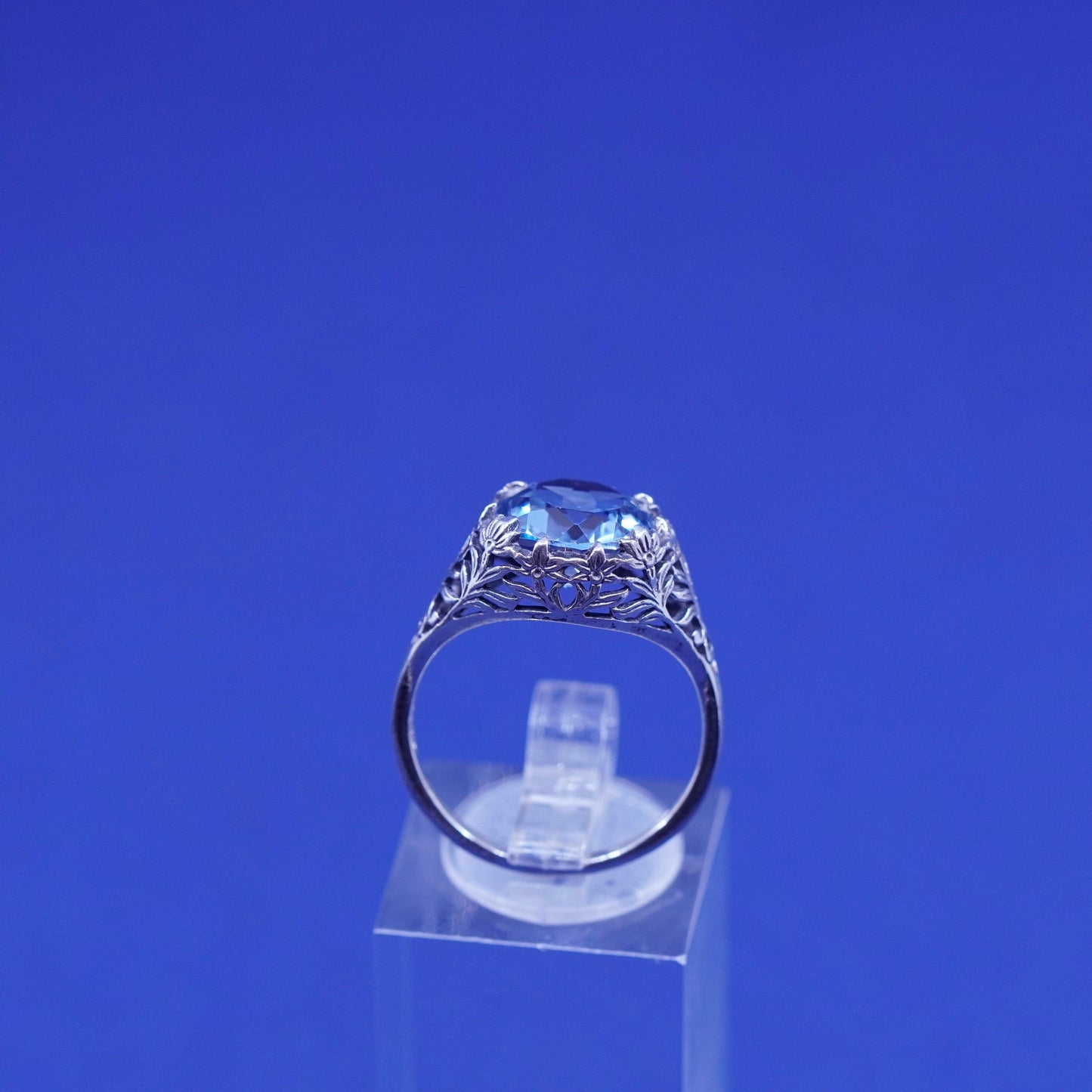 Size 8, Sterling 925 silver handmade ring with topaz- an dandelion flower base