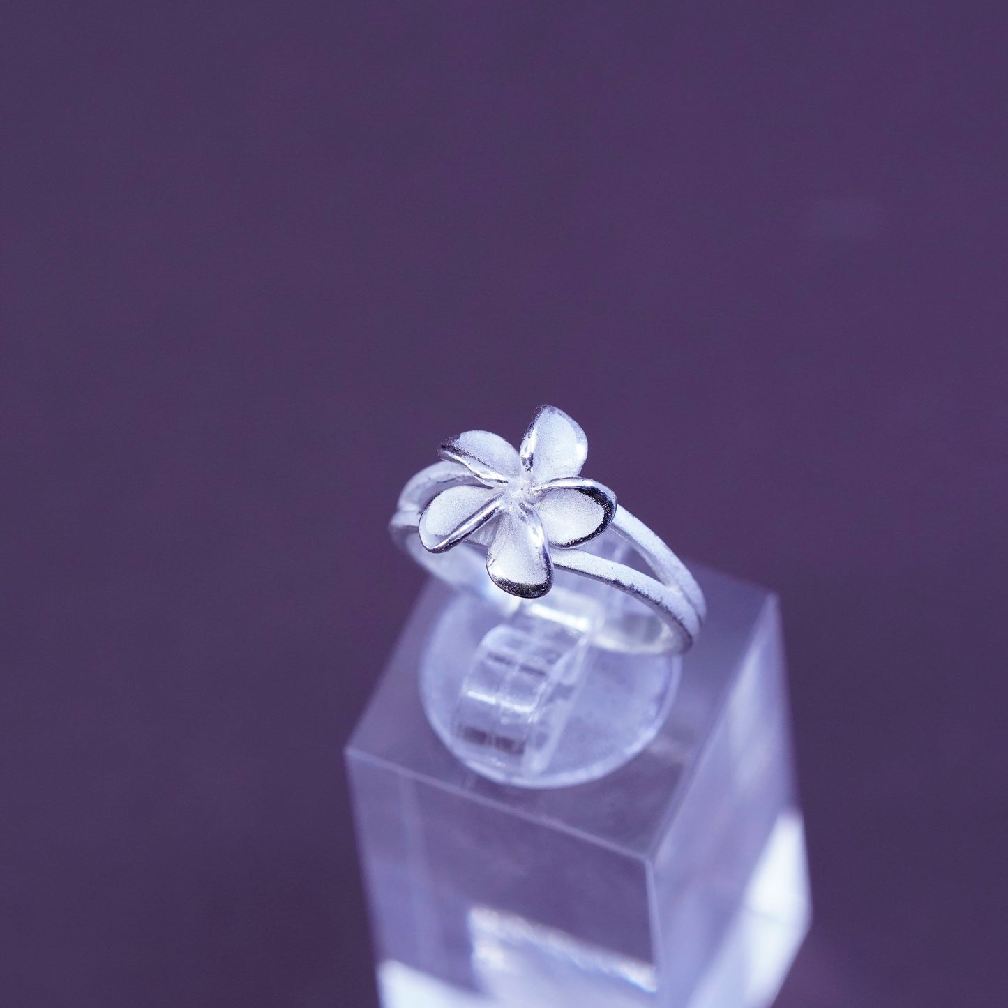 Size 4, vintage TMA Sterling 925 silver plumeria flower ring