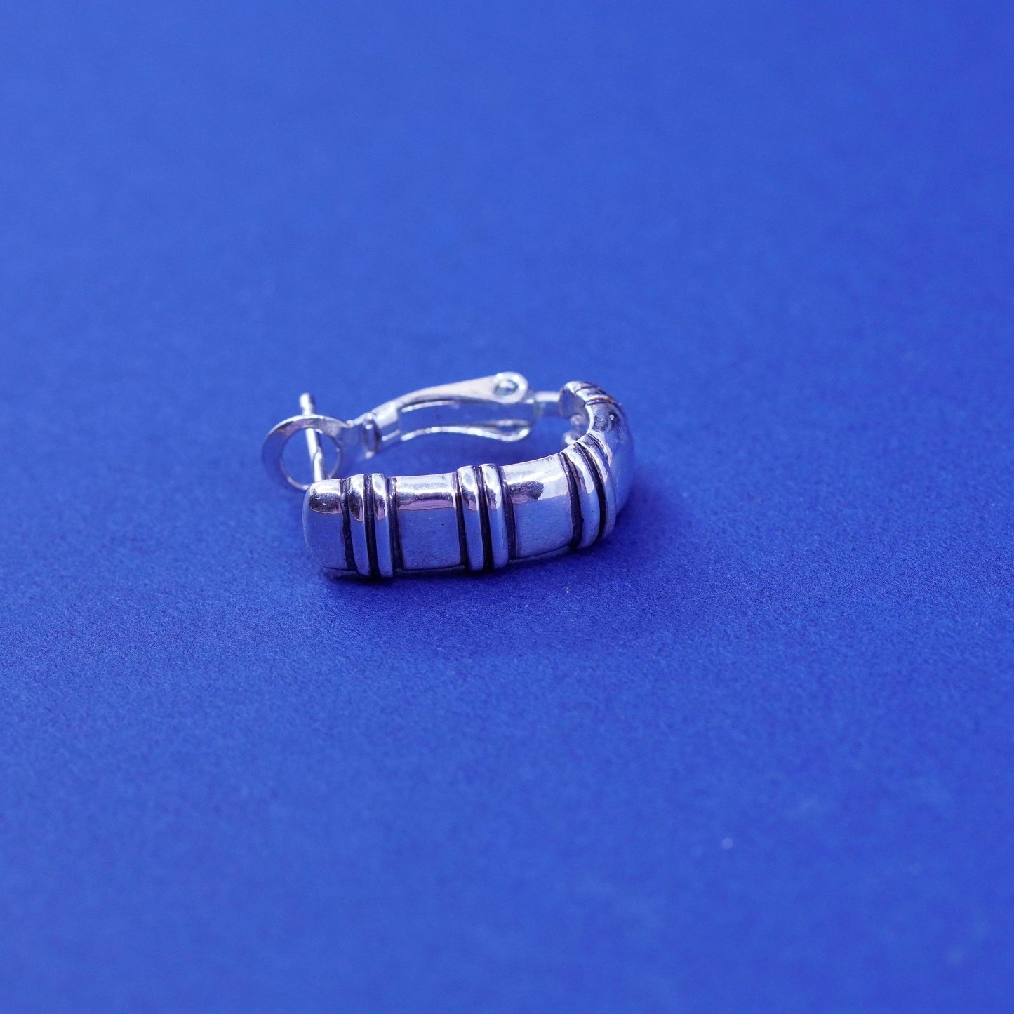 0.75”, vtg Sterling silver handmade earrings, modern 925 ribbed hoops Huggie
