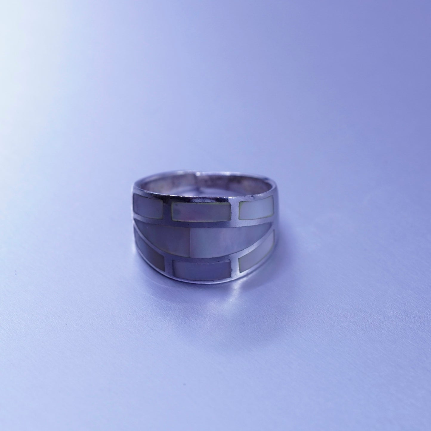Size 6.25, vintage Sterling 925 silver handmade band ring with mother of pearl