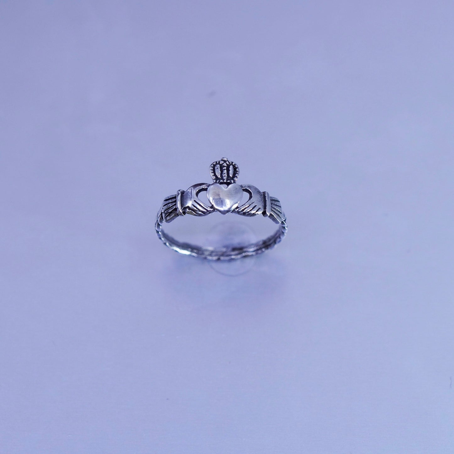 Size 8, Irish Claddagh friendship Sterling 925 silver ring, holding heart band