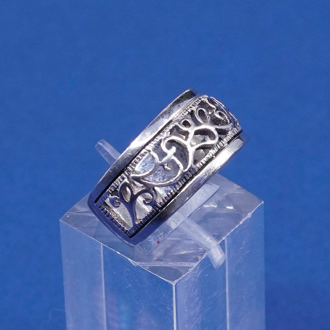 Size 7.5, vtg Sterling silver handmade ring, 925 band w/ filigree