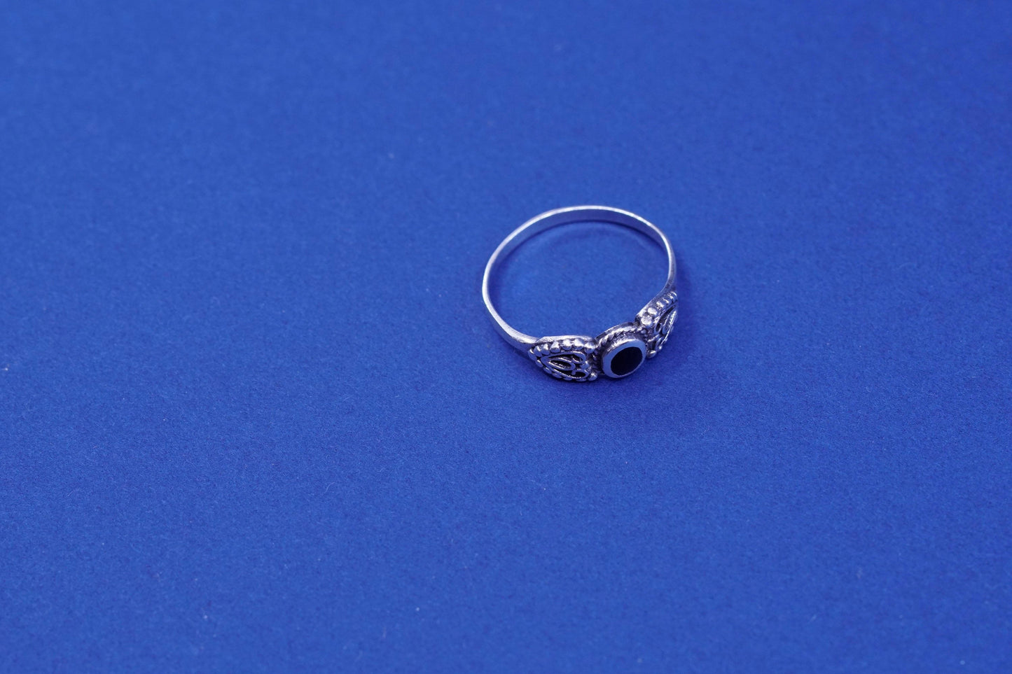 Size 7.5, vintage Sterling 925 silver handmade ring with onyx and beads