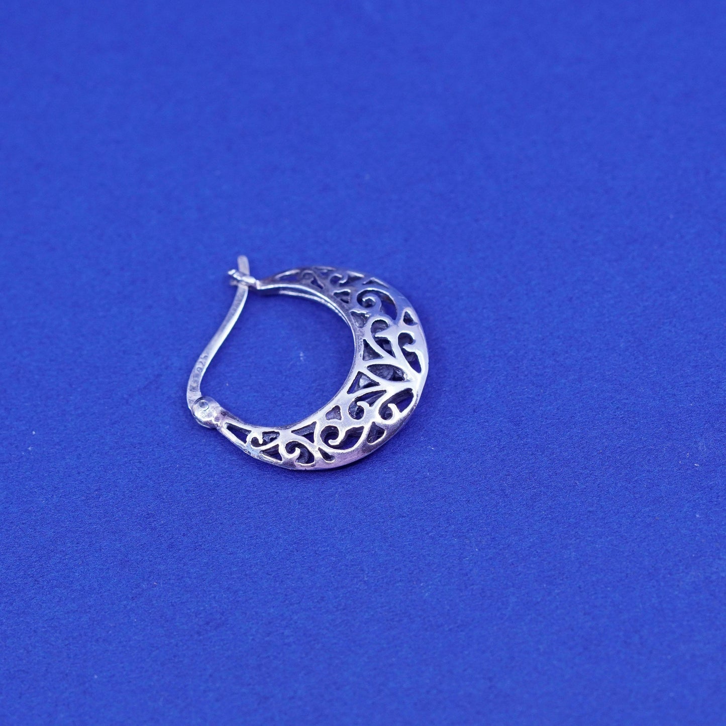 0.75”, Vintage Sterling silver handmade earrings, 925 filigree hoops Huggie