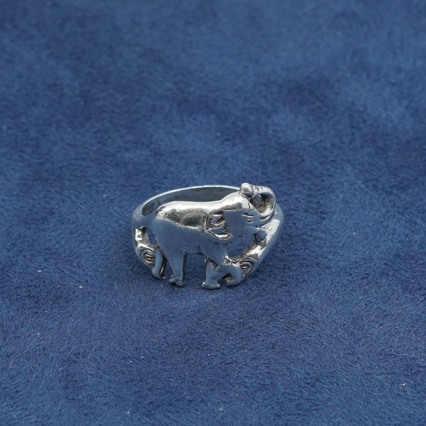 Size 6.75, vtg Sterling silver handmade ring, 925 elephant band