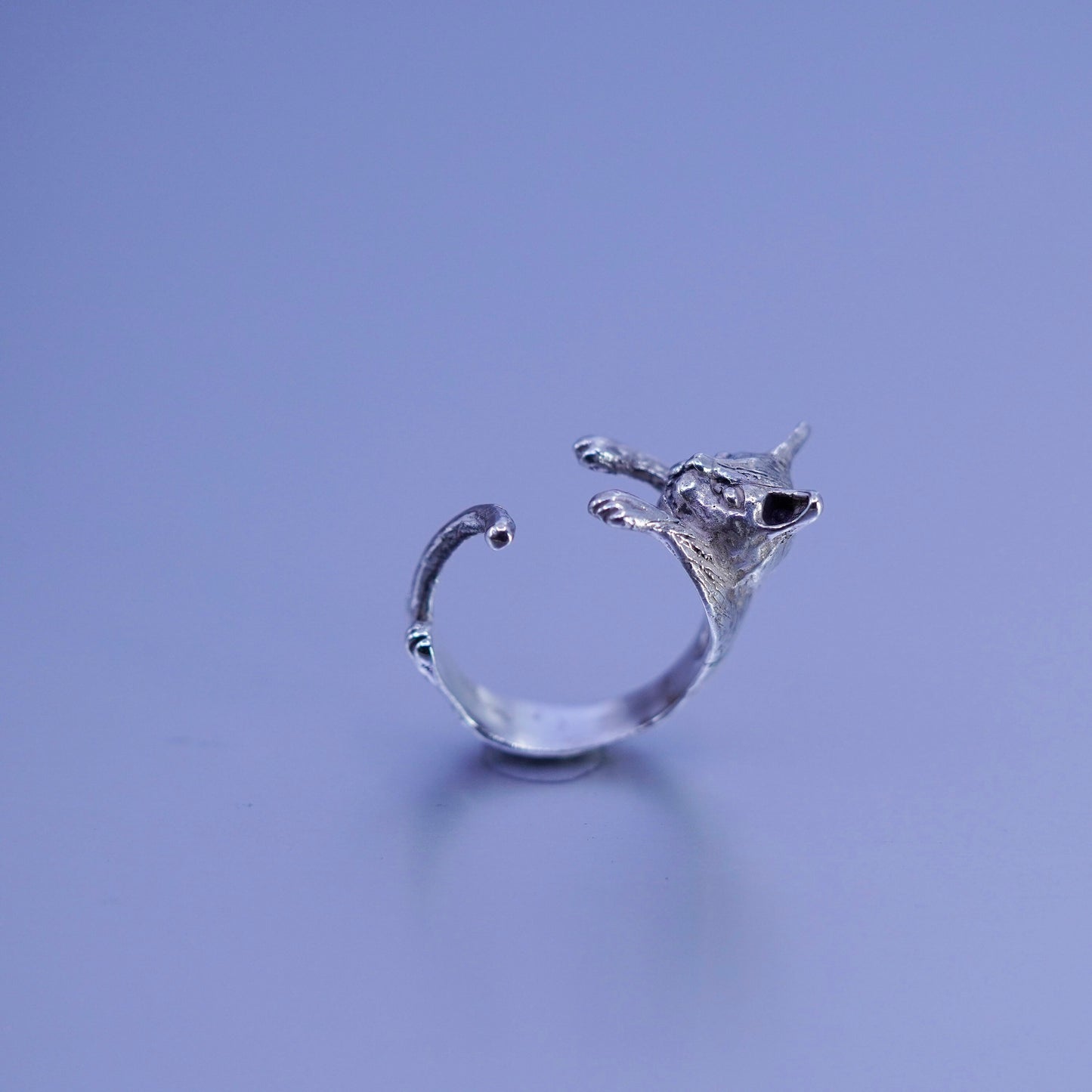 Size adjustable, vtg southwestern Sterling 925 silver handmade ring, cat band