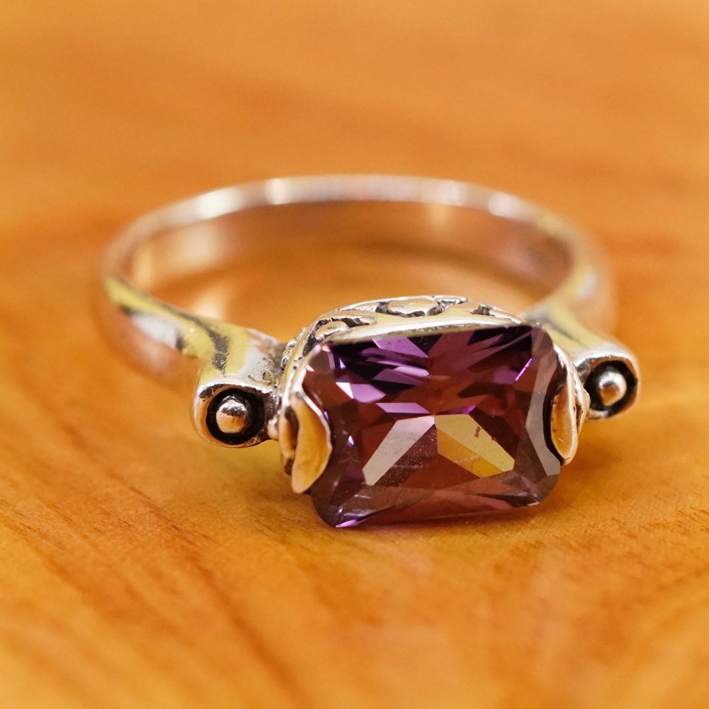 Size 8, vintage Sterling 925 silver handmade ring with mega shiny amethyst