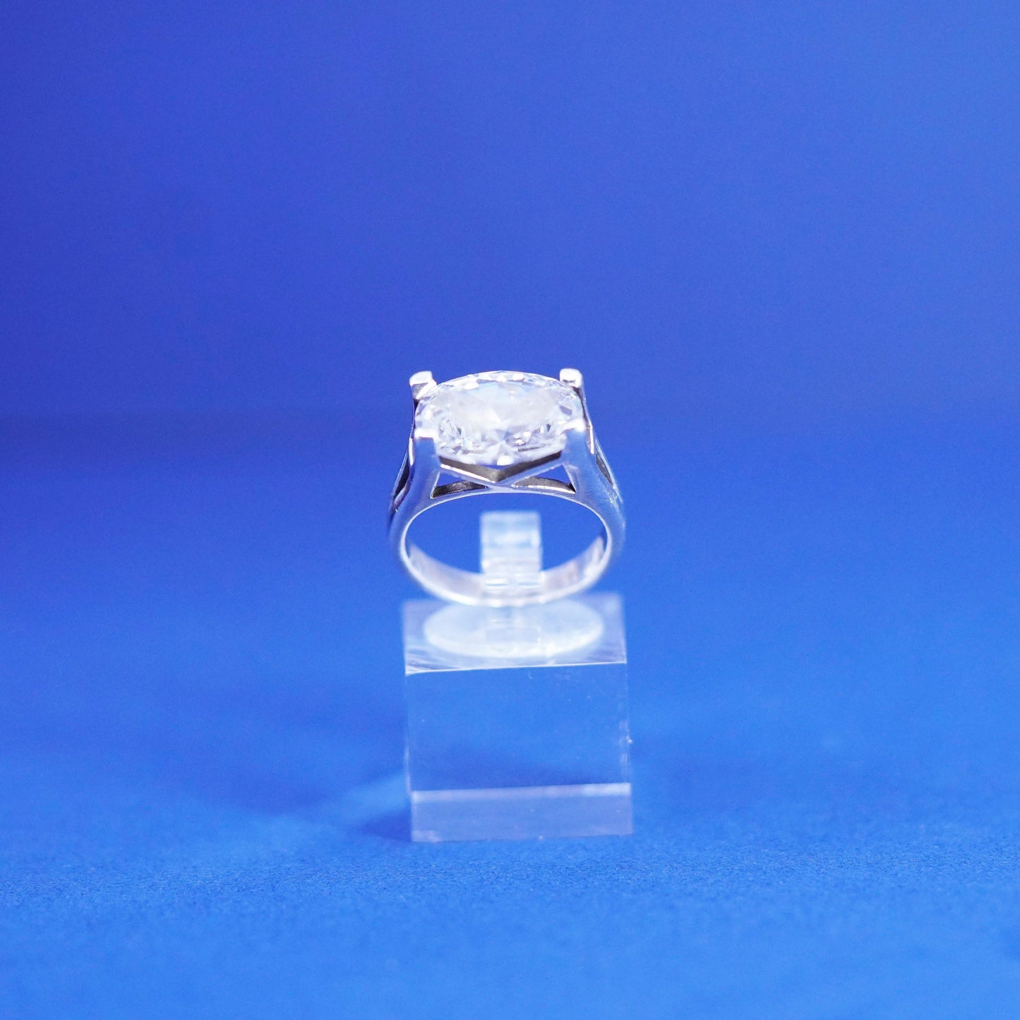 Size 6.5, vintage Sterling 925 silver handmade engagement ring with cz details
