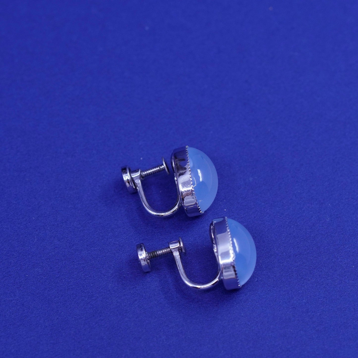 Vintage Sterling 925 silver screw back earrings with blue gray cats eye inlay