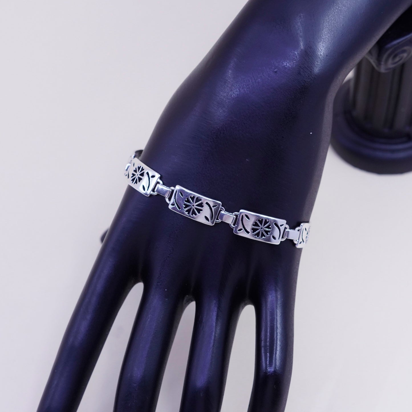 7.75”, sterling silver tennis bracelet, textured 925 chain with flower cut out