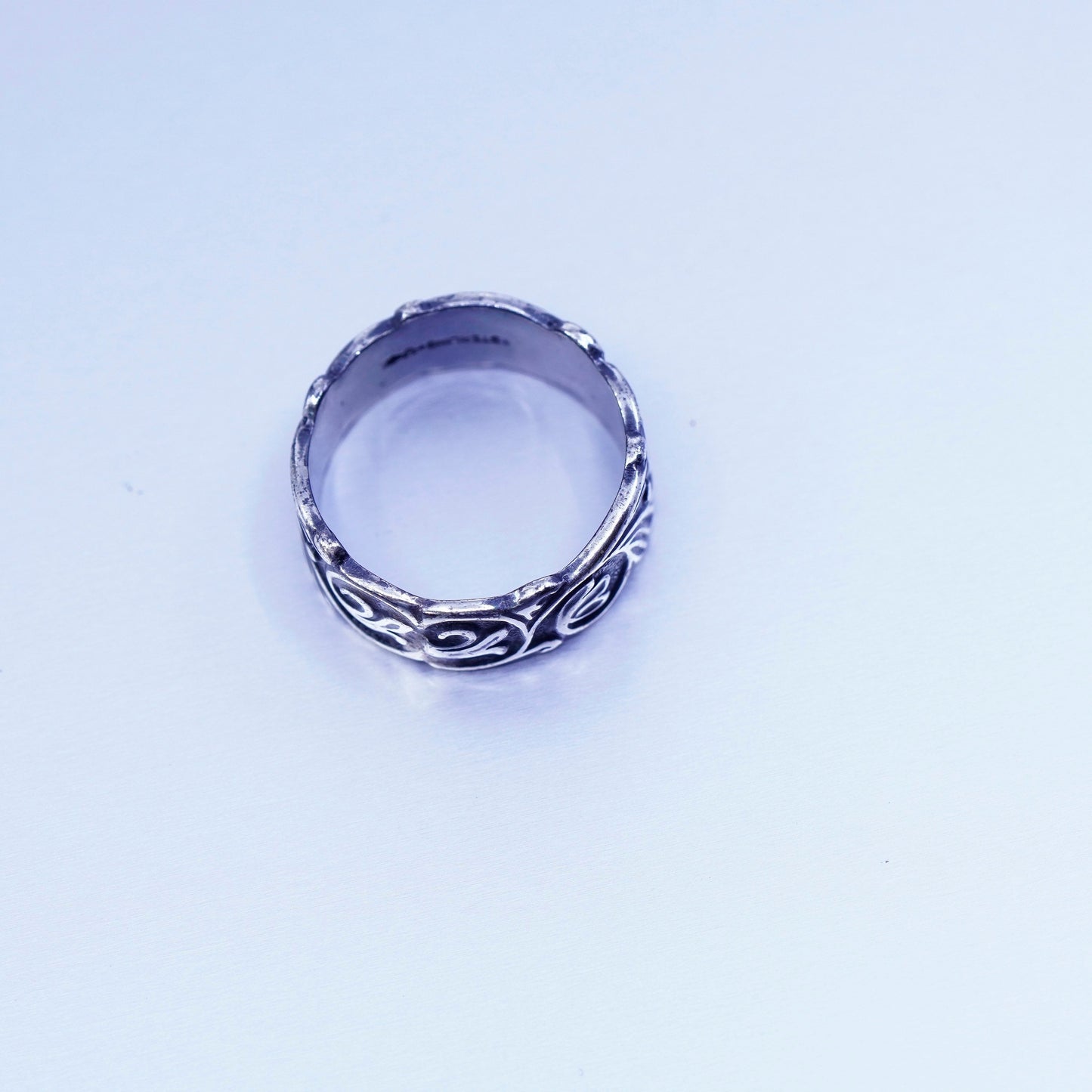 Size 8, vintage Native American Sterling 925 silver handmade ring, swirly band