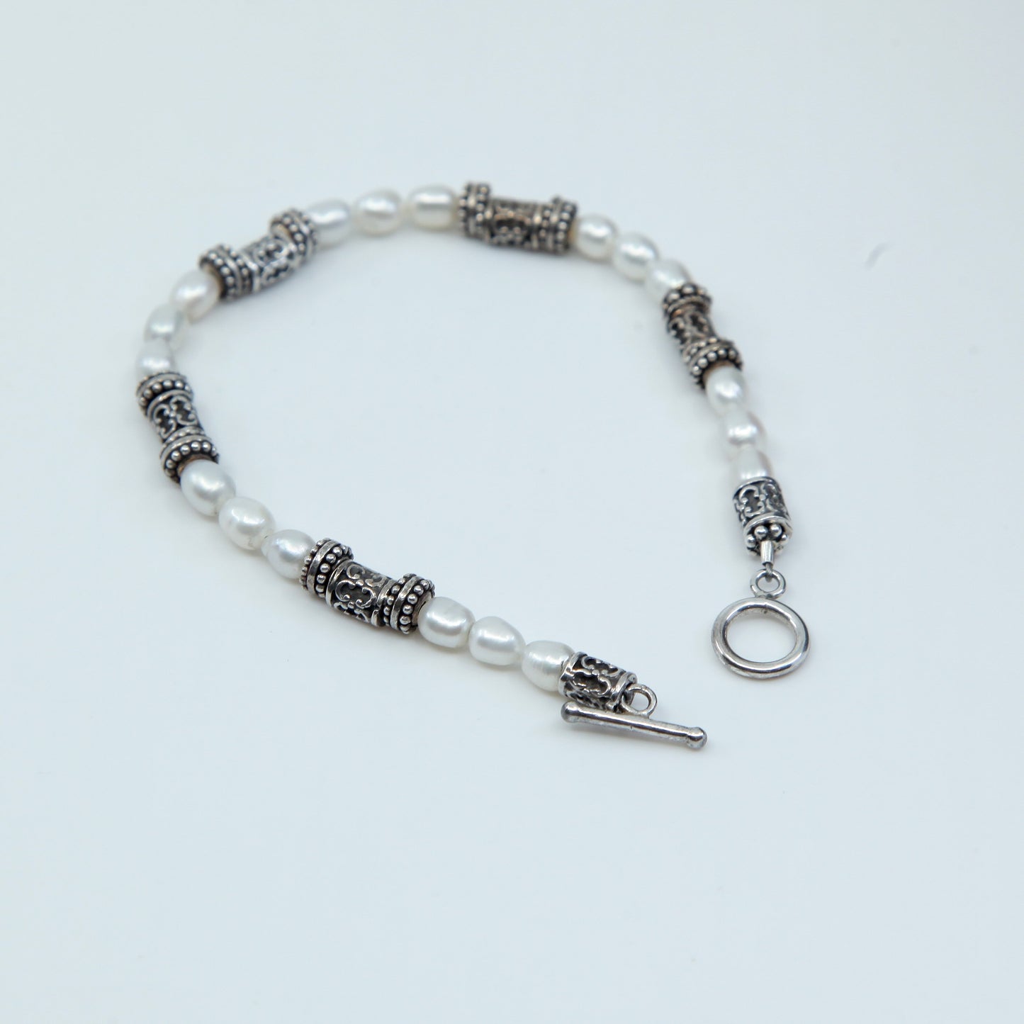 6.5", VTG handmade bracelet, pearl beads w/ 925 beads and toggle closure