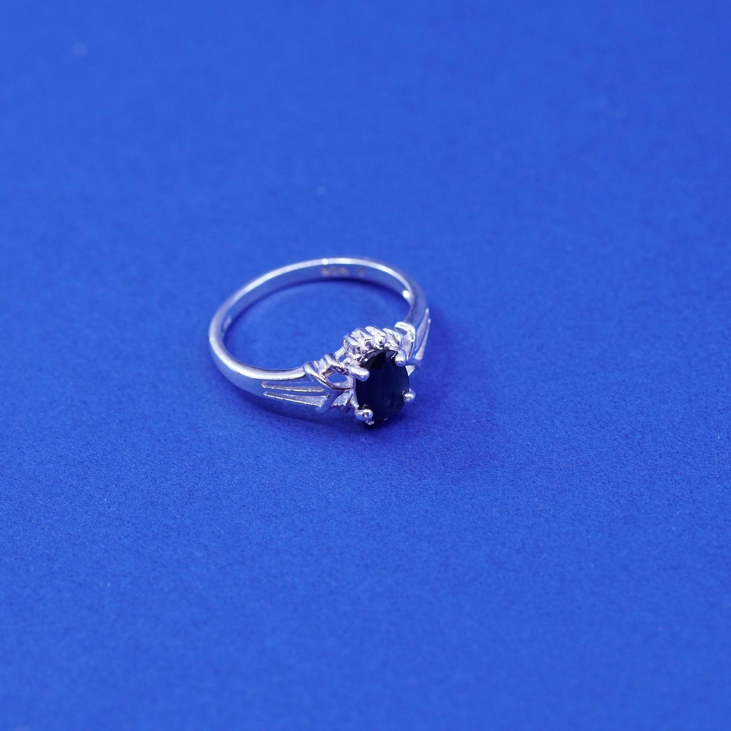 Size 7.25, vintage Sterling 925 silver handmade ring with sapphire