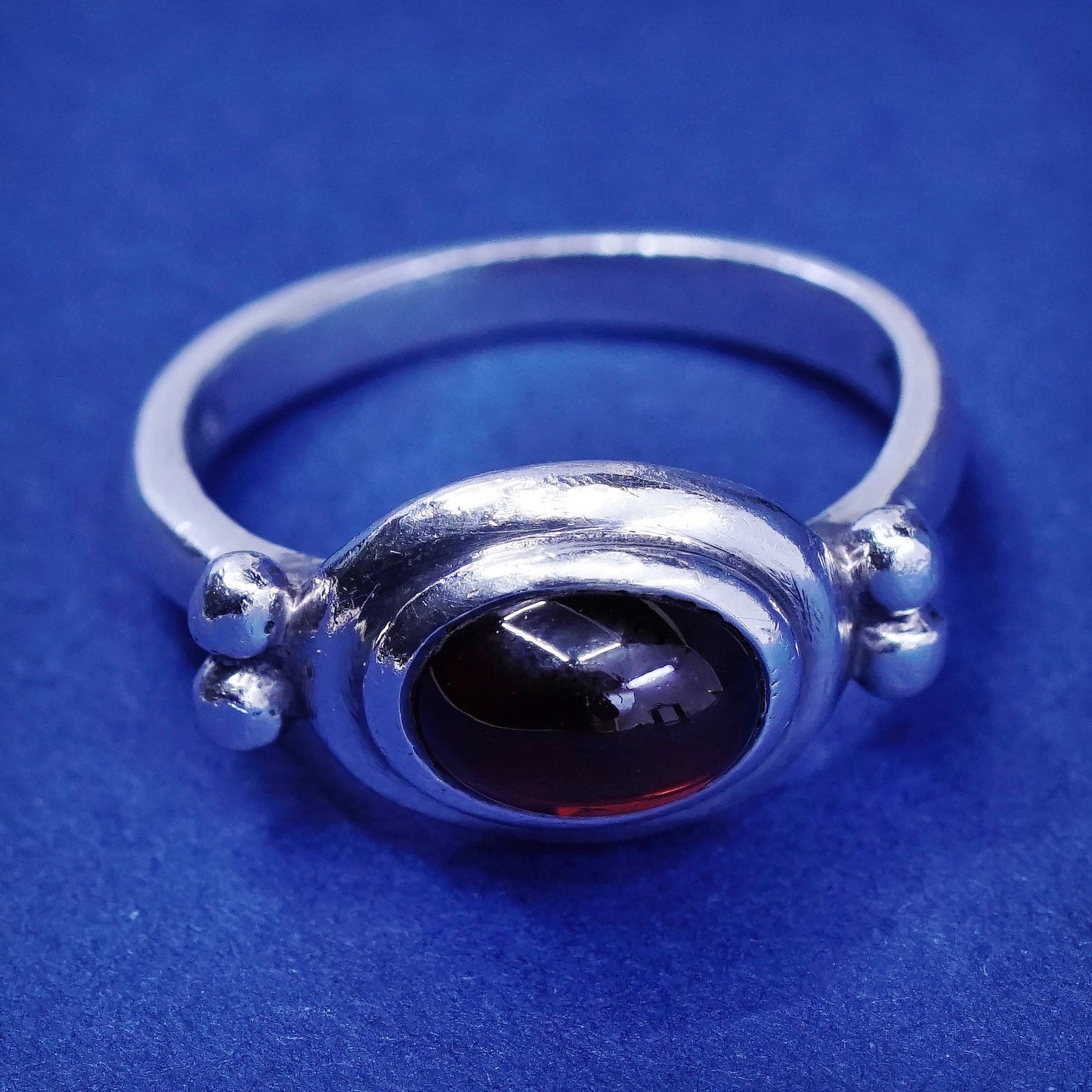 Size 4.5, vintage TMA Sterling 925 silver handmade ring with garnet