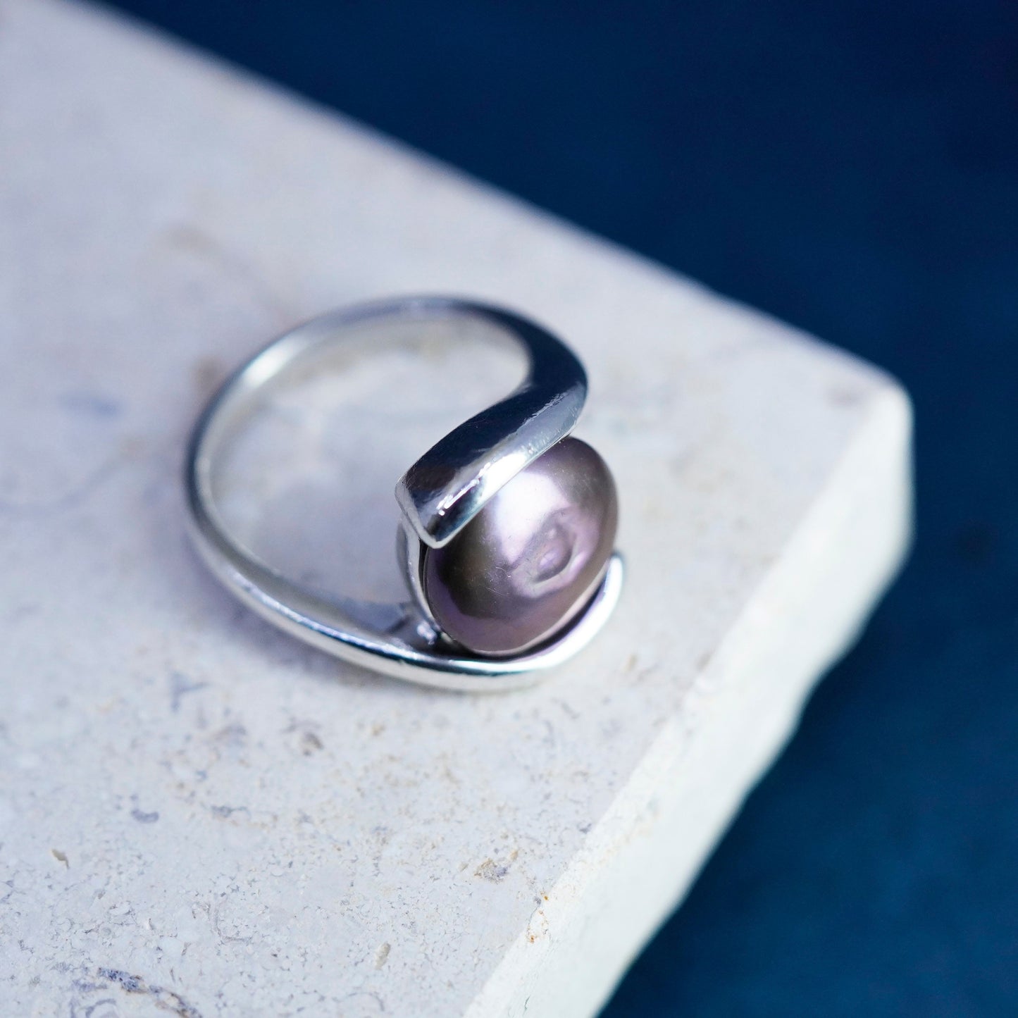 Size 9.25, vintage textured Sterling 925 silver ring with coin black pearl