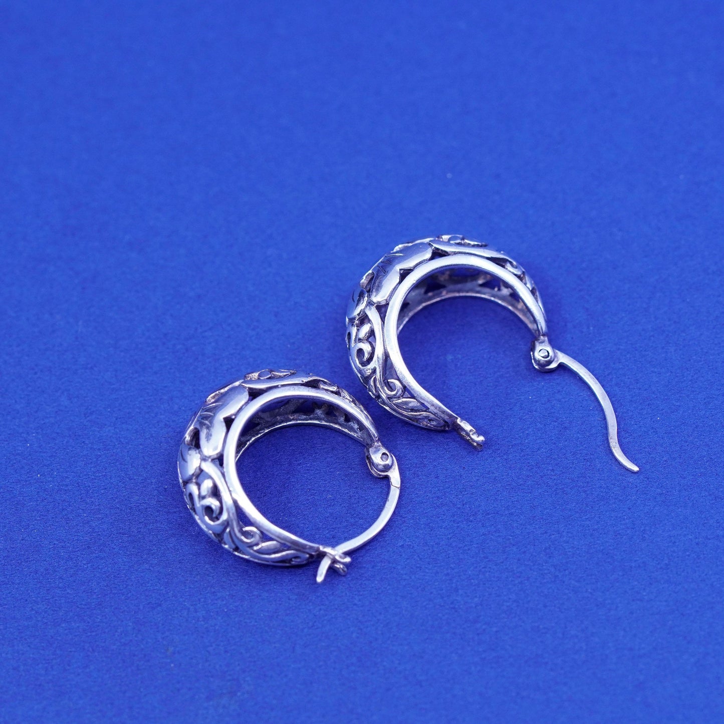 0.75”, vtg Sterling silver handmade earrings, flower 925 filigree hoops Huggie