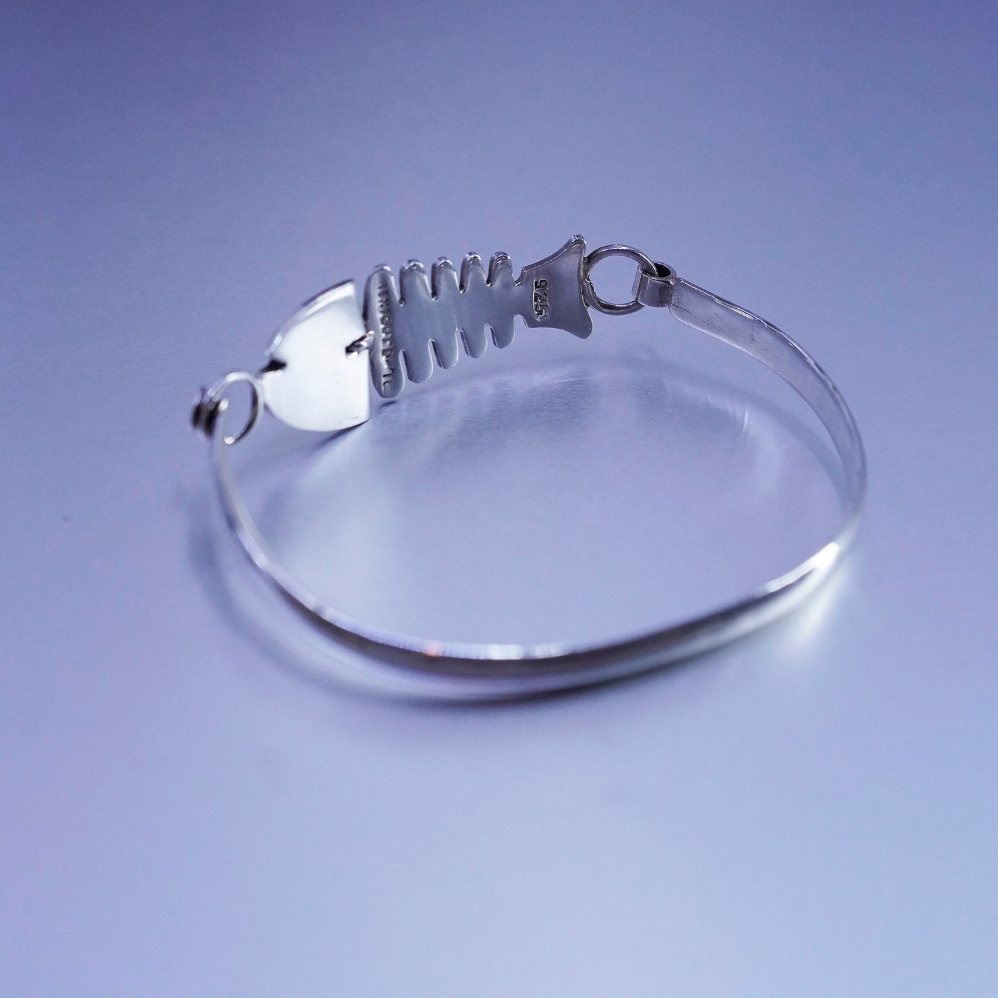 7.75”, vtg Sterling 925 silver handmade bracelet, hinged bangle w/ fish bone
