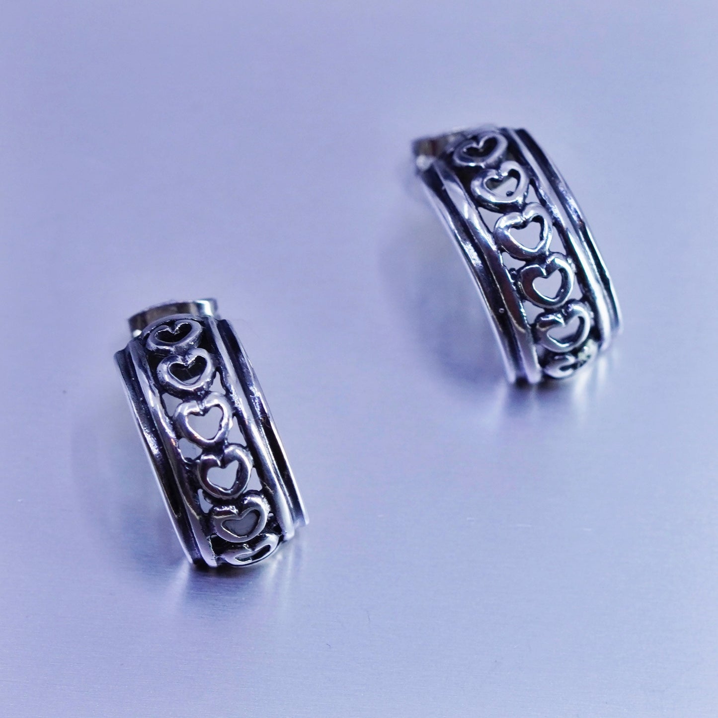0.5”, vtg Sterling silver handmade earrings, 925 filigree heart hoops huggie