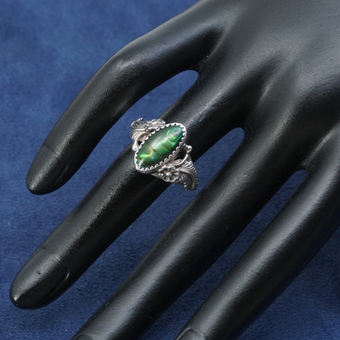 sz 7.5, vtg sterling silver ring, southwestern 925 flower N leaves w/ abalone