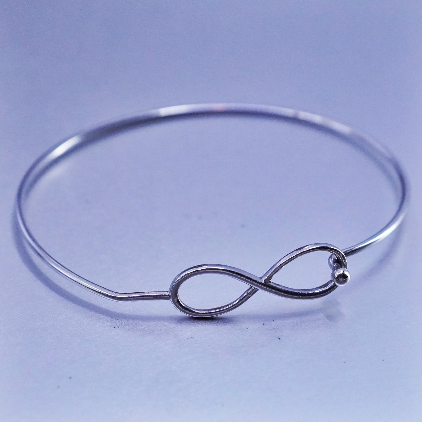 7.5”, vtg Sterling 925 silver handmade bracelet, infinity loop hinged bangle