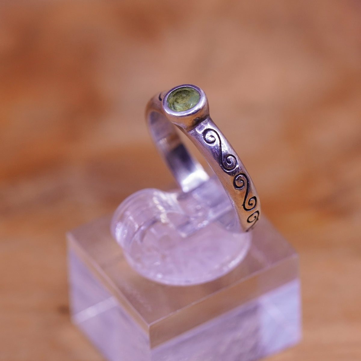 size 6, vintage Sterling 925 silver handmade ring, stackable band with peridot