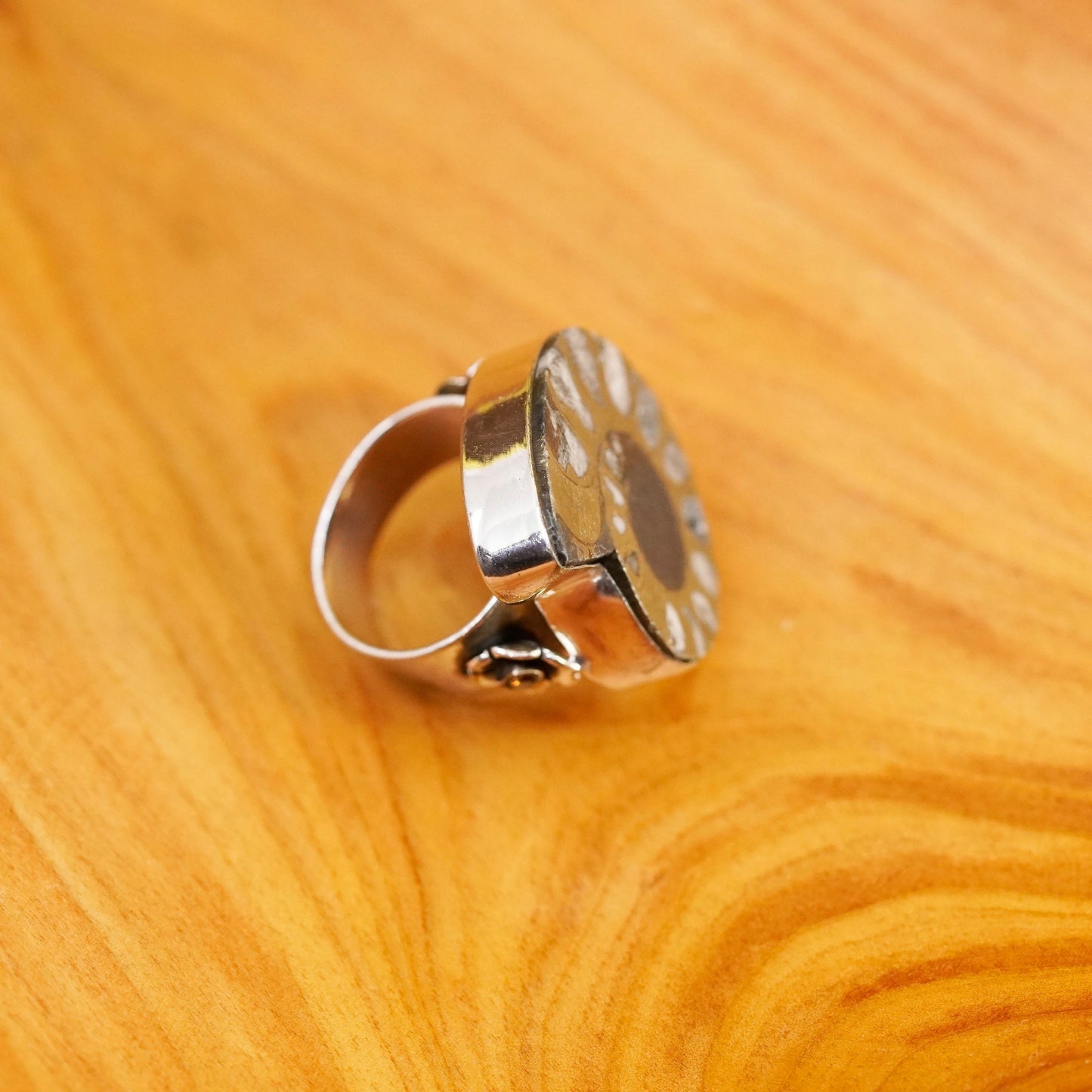 Size 6, vintage Sterling 925 silver handmade ring with shell hematite