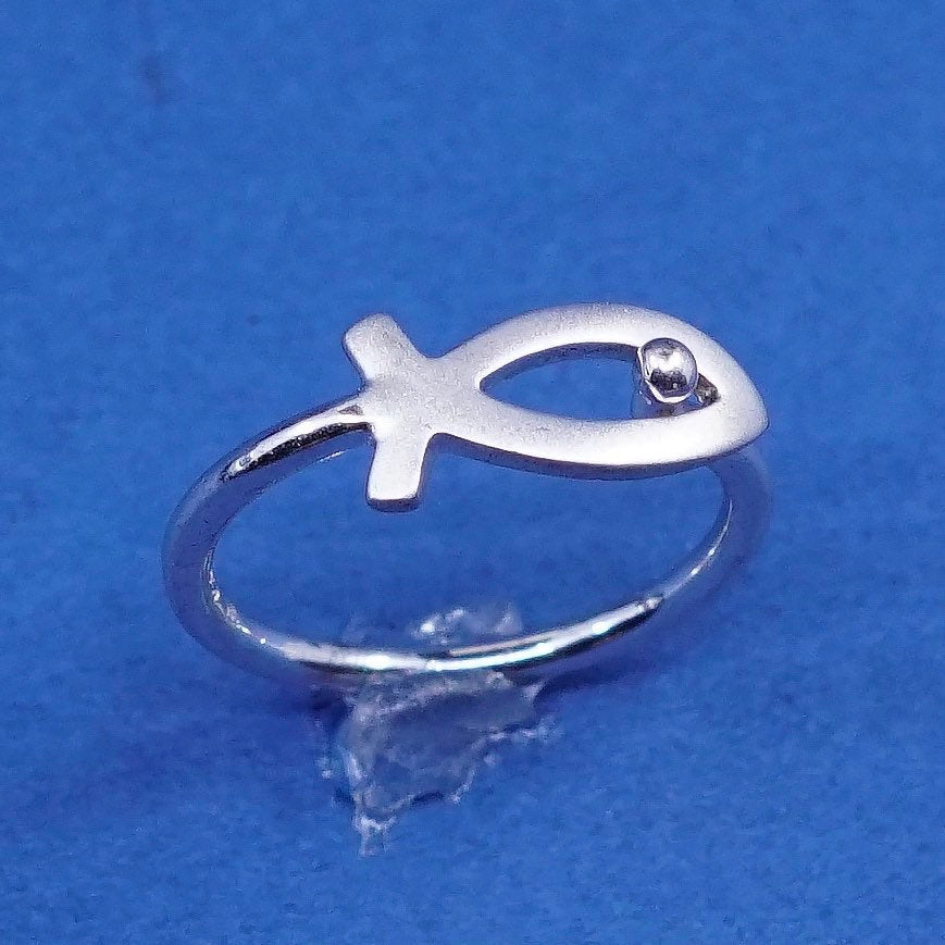 Size 4, vtg sterling silver handmade ring, 925 men’s band engraved fish