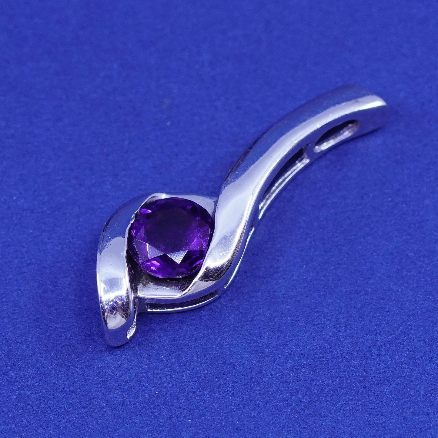 Vintage sterling 925 silver handmade pendant with amethyst