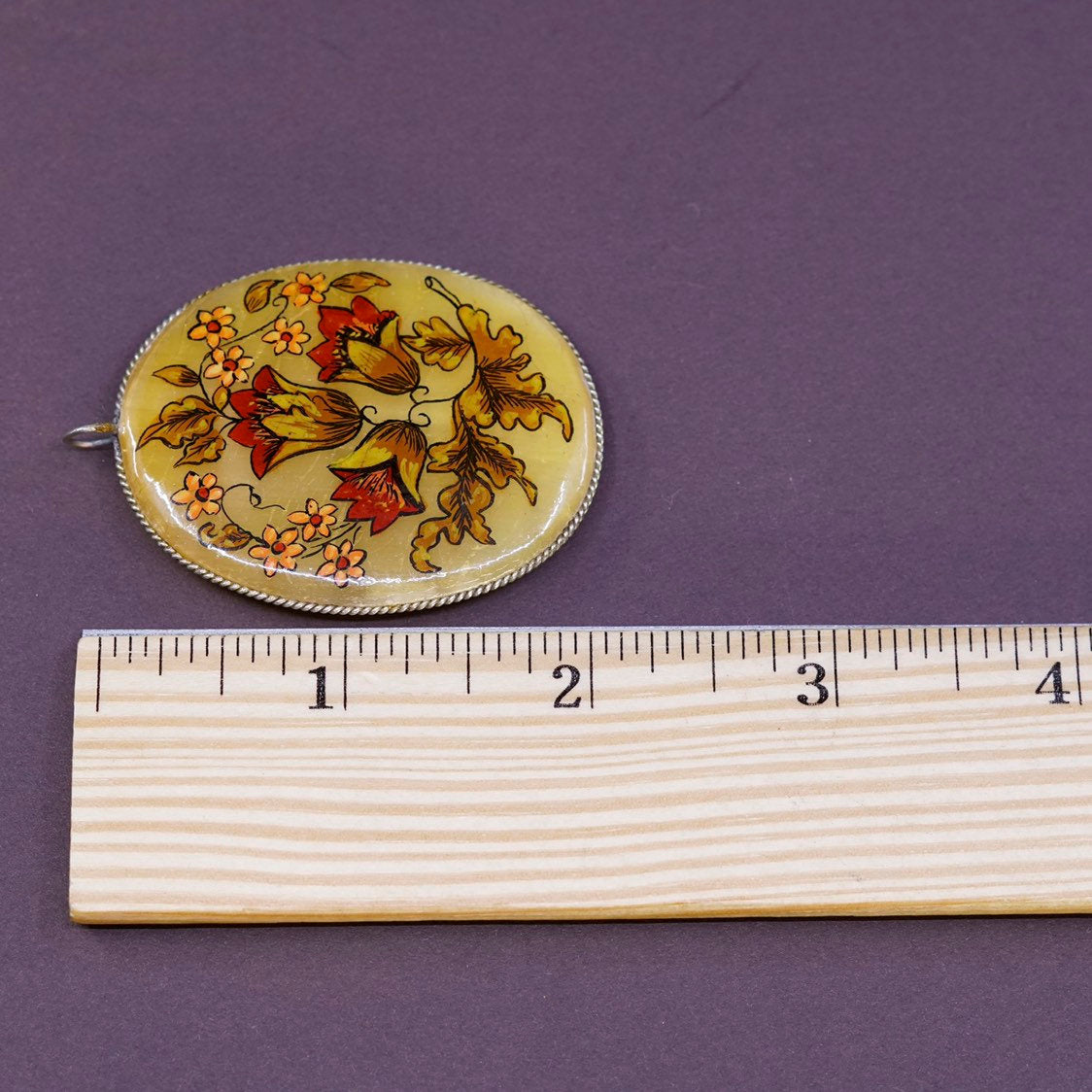 VTG silver tone wire with golden stone and flower details
