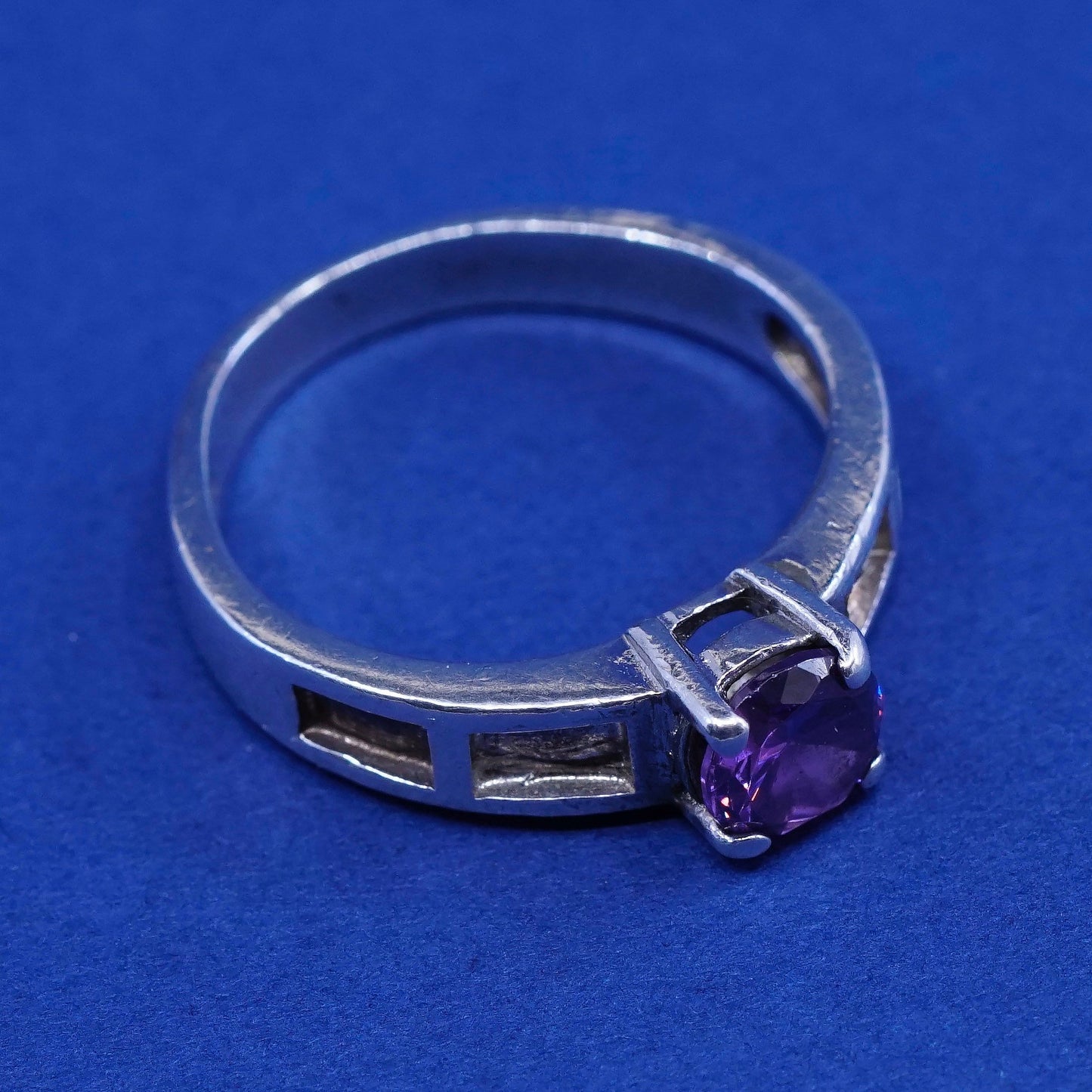 Size 7, Vintage Sterling 925 silver handmade ring with amethyst