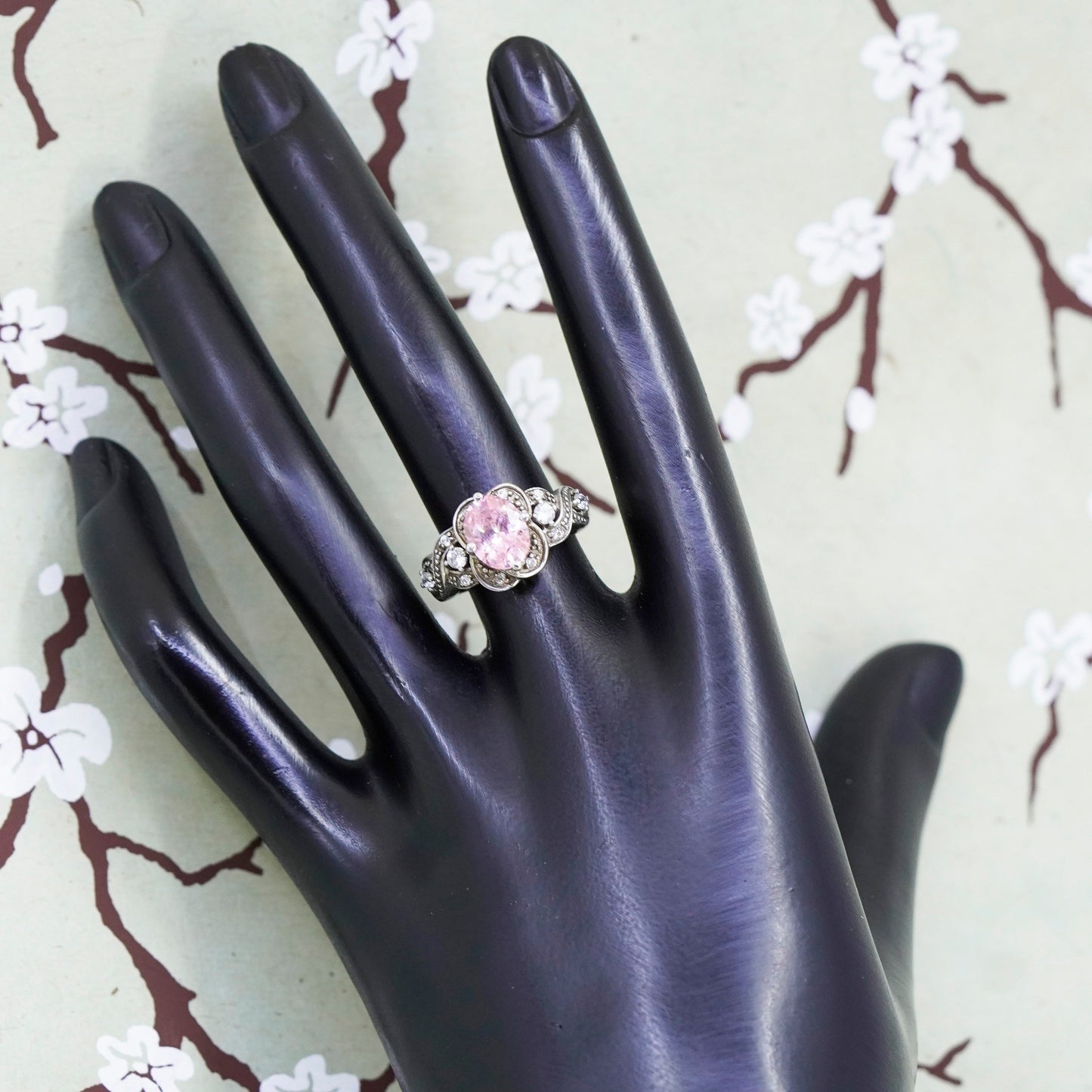Size 7, Vintage Sterling 925 silver fashionable ring with pink clear crystal