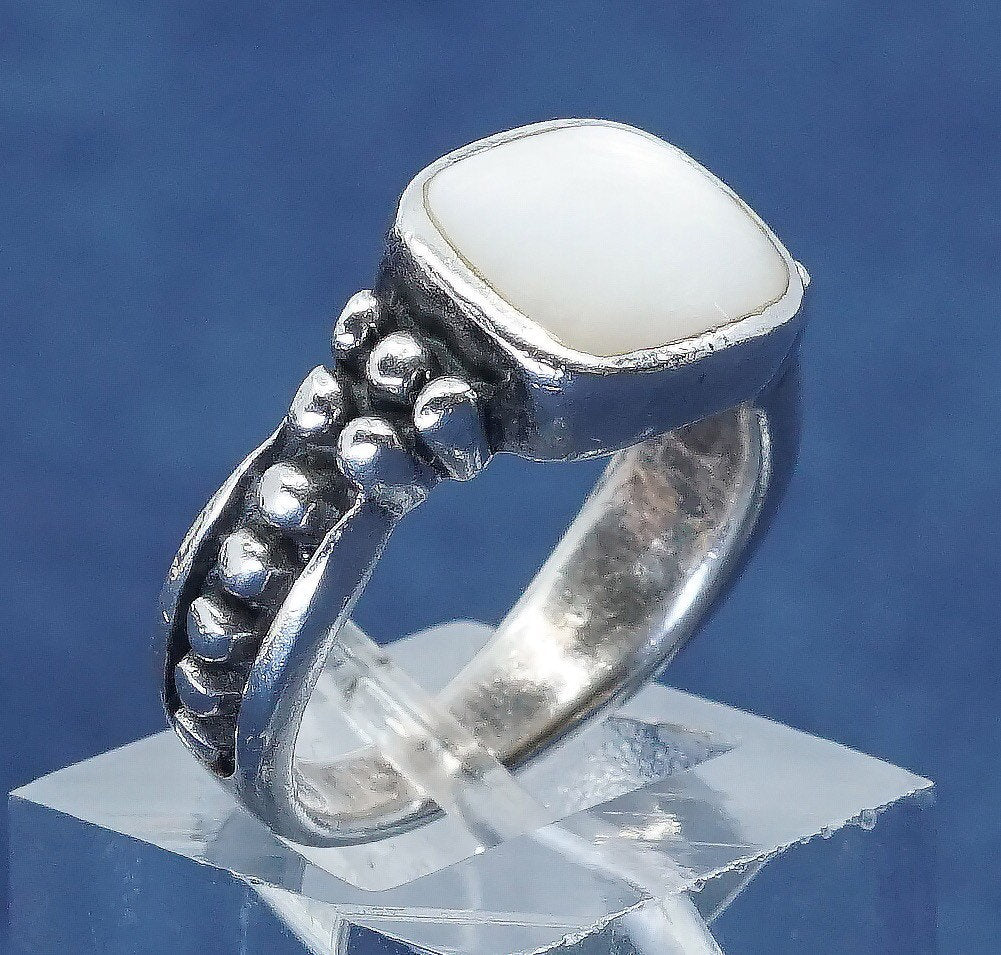 Size 5, vtg sterling silver handmade ring, 925 w/ MOP N beads